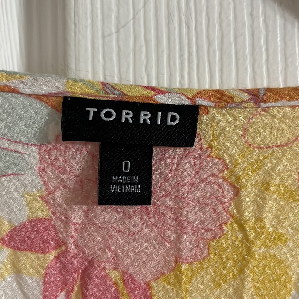 Torrid floral print blouse - Picture 2 of 8